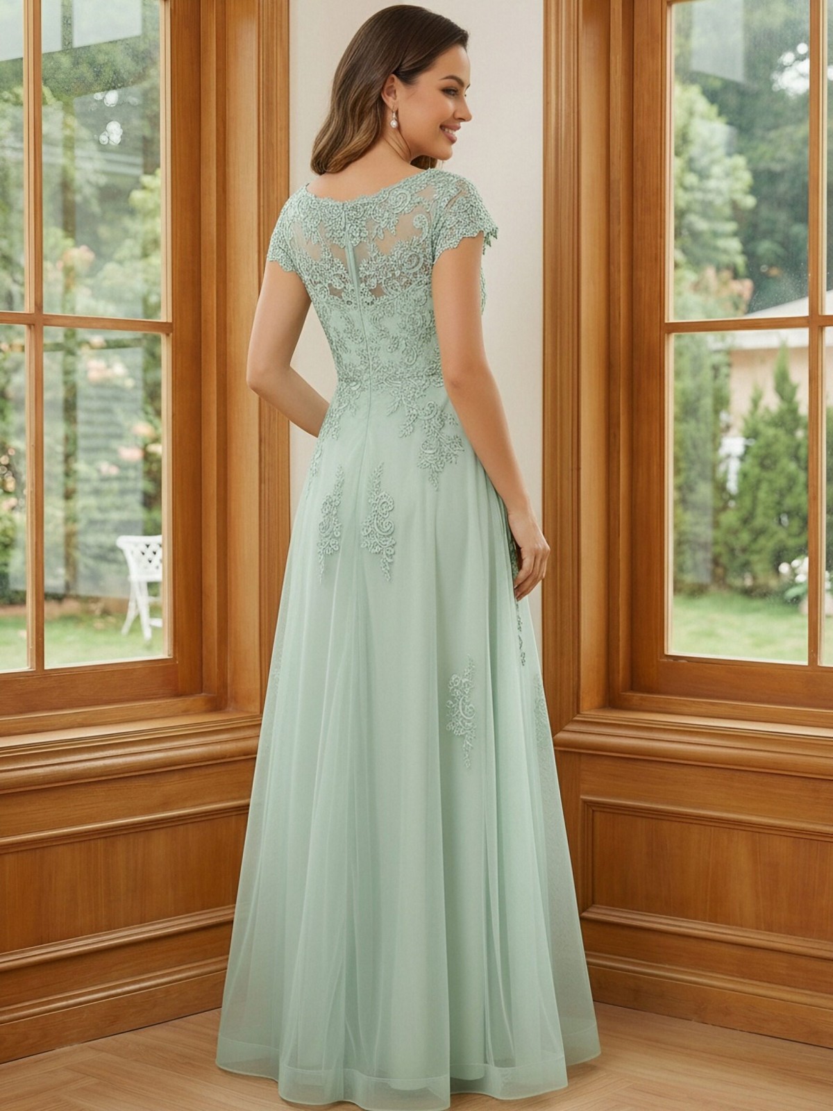 Tulle Round Neck Lace Appliques Mother of the Bride Dresses with Slit