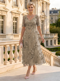 V Neck Tulle Short Sleeves Mother of the Bride/Groom Dresses Tea Length