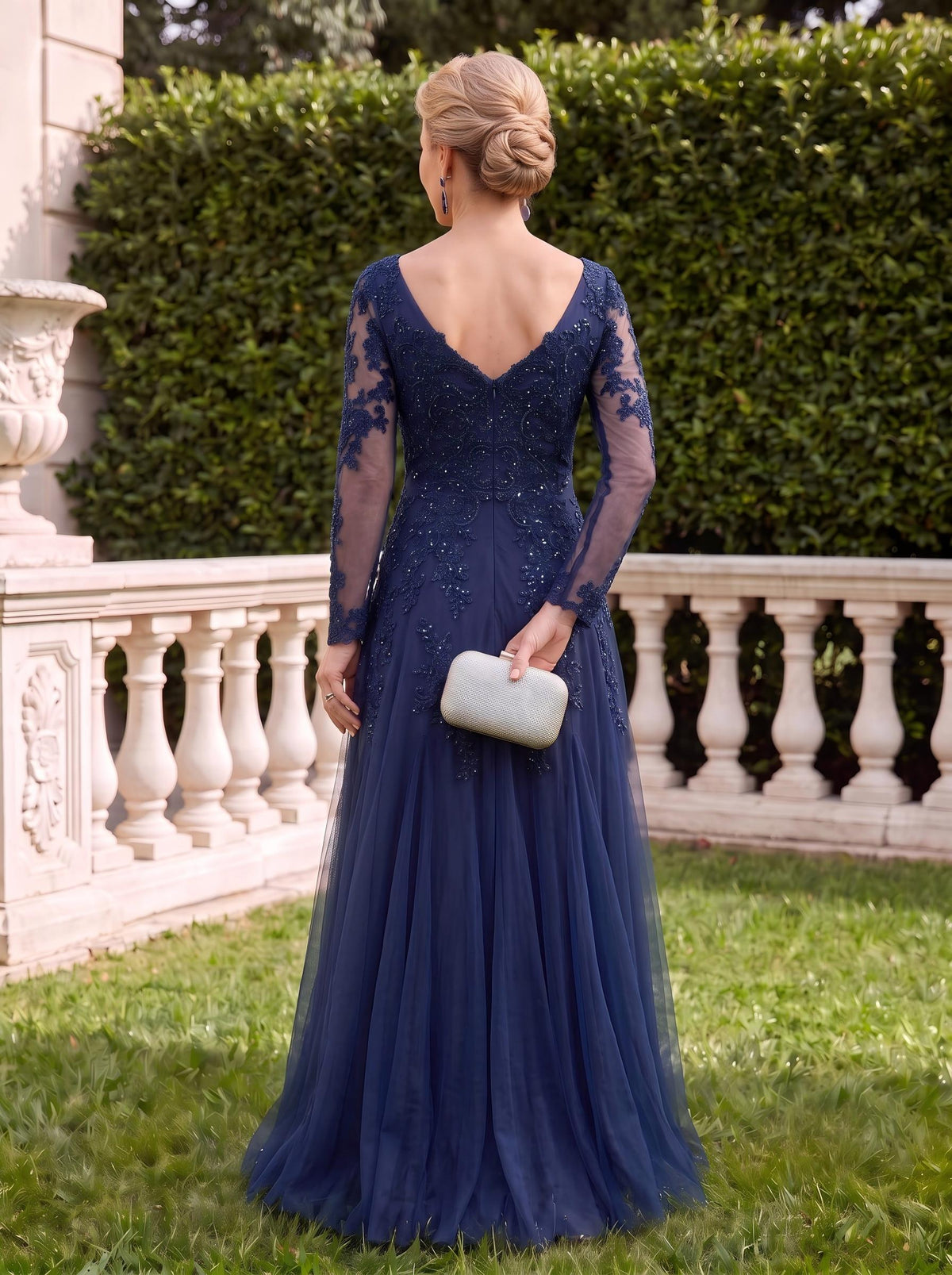 Tulle V Neck Long Sleeves A Line Lace Applique Mother of the Bride Dresses with Beads