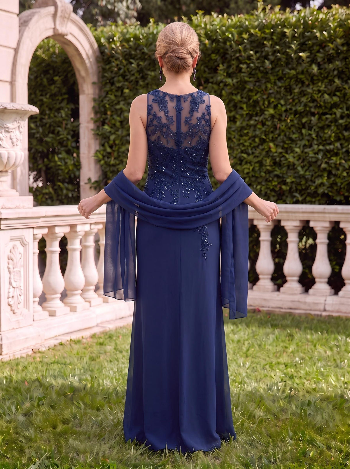 Chiffon Scoop Neck Sleeveless Sheath Lace Applique Mother of the Bride Dresses with Slit