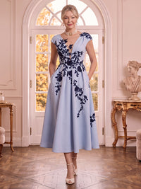Satin Boat Neck Sleeveless A Line Lace Applique Mother of the Bride Dresses