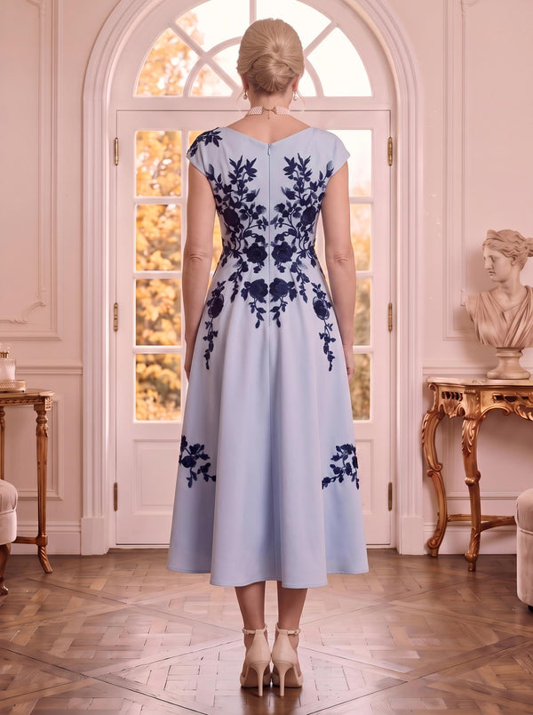 Satin Boat Neck Sleeveless A Line Lace Applique Mother of the Bride Dresses