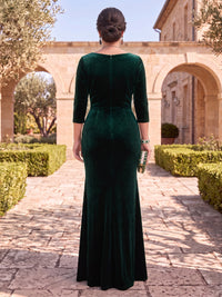 Plus Size Velvet Mother of the Bride/Groom Dresses Sheath 3/4 Sleeves Scoop Neck Floor Length