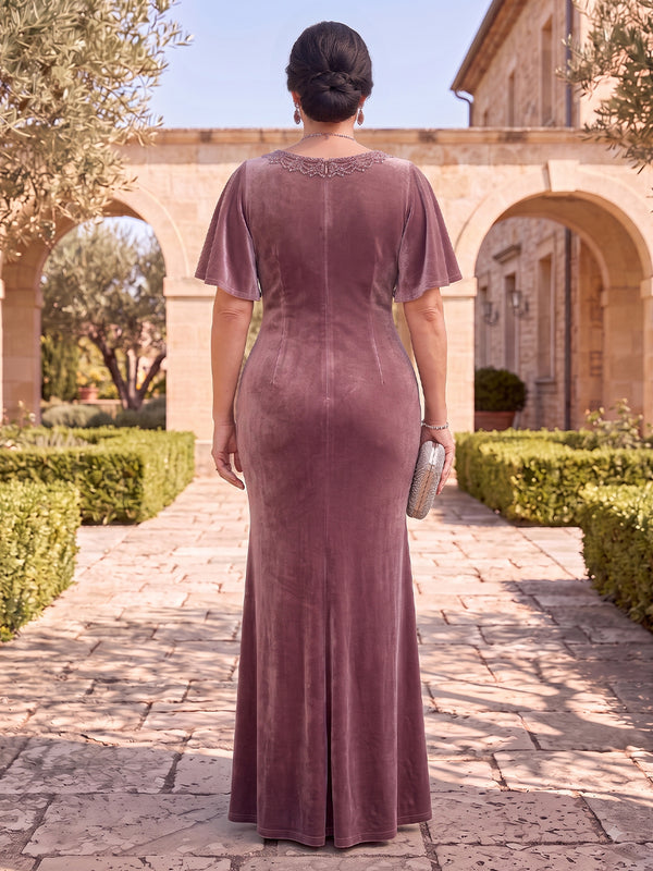 Plus Size Velvet Mother of the Bride/Groom Dresses Sheath Flutter Sleeves Scoop Neck Floor Length