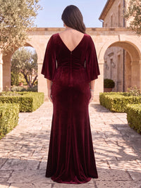 Plus Size Velvet Mother of the Bride/Groom Dresses Sheath Flutter Sleeves V Neck Floor Length