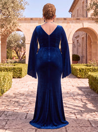Plus Size Velvet Mother of the Bride/Groom Dresses Sheath Cape Sleeves V Neck Floor Length