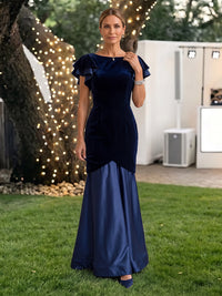Velvet Mother of the Bride/Groom Dresses Mermaid/Sheath Scoop Neck Ruffle Sleeves