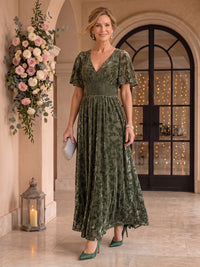 Velvet Mother of the Bride/Groom Dresses A Line V Neck Short Sleeves