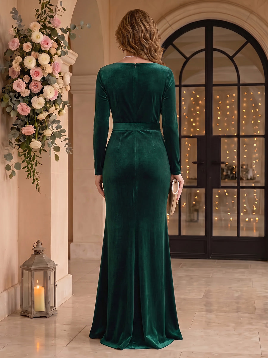 Velvet Mother of the Bride/Groom Dresses Mermaid/Sheath V Neck Long Sleeves Ruffles