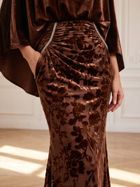 Cape Sleeves Velvet Mother of the Bride/Groom Dresses Mermaid/Sheath Scoop Neck with Pocket