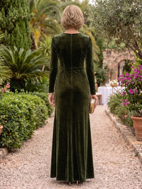 Long Sleeves Velvet Mother of the Bride/Groom Dresses with Slit Mermaid/Sheath V Neck Floor Length