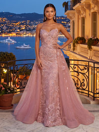 Lace Appliques Long Strapless V Neck Mermaid Evening Dresses with Train
